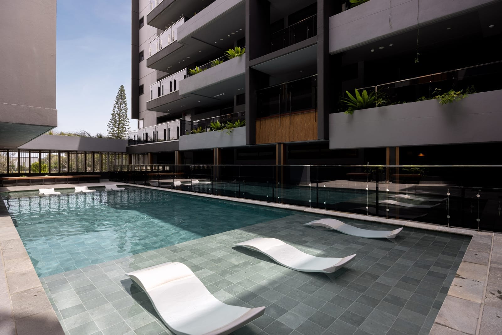 Absolute Beachfront, Stunning New Luxury Apartment