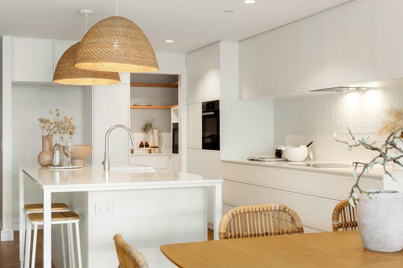 Absolute Beachfront, Stunning New Luxury Apartment