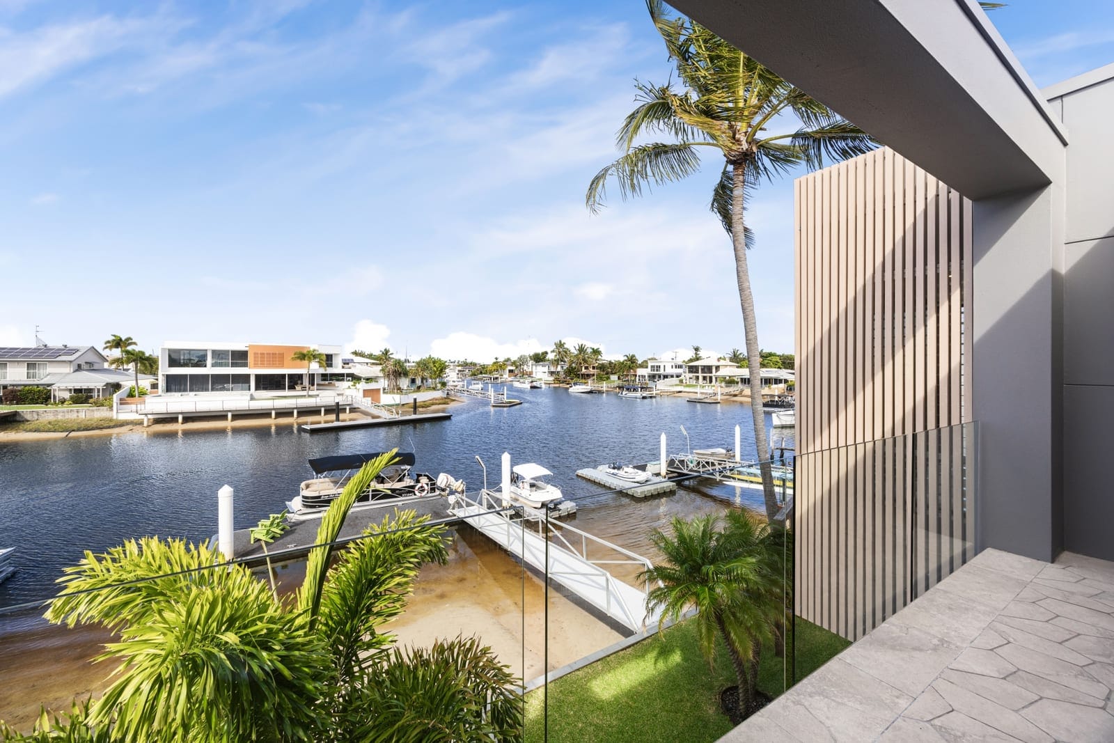 Minyama Magnificence: Light, Height, Luxury