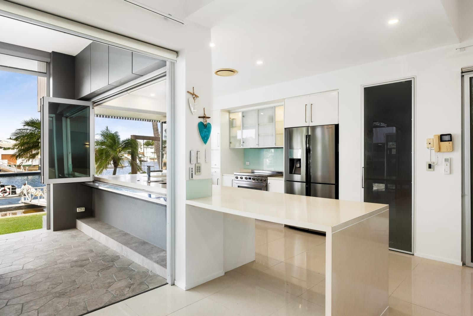 Minyama Magnificence: Light, Height, Luxury