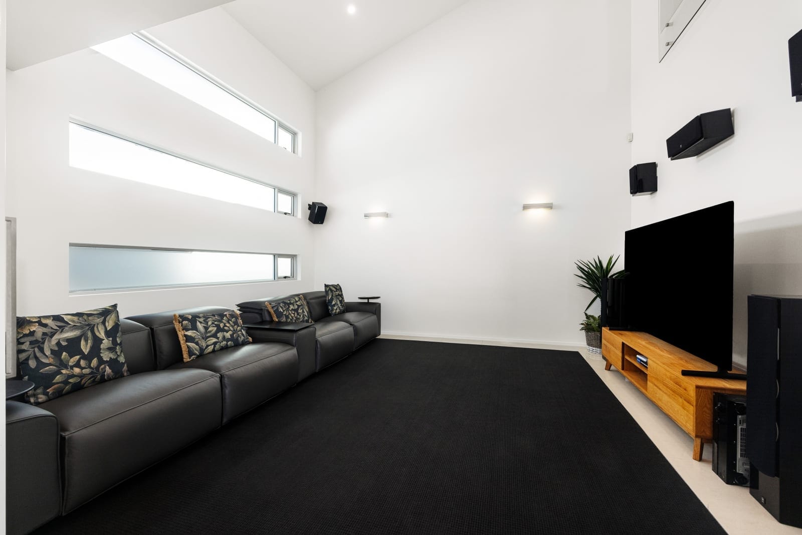 Minyama Magnificence: Light, Height, Luxury