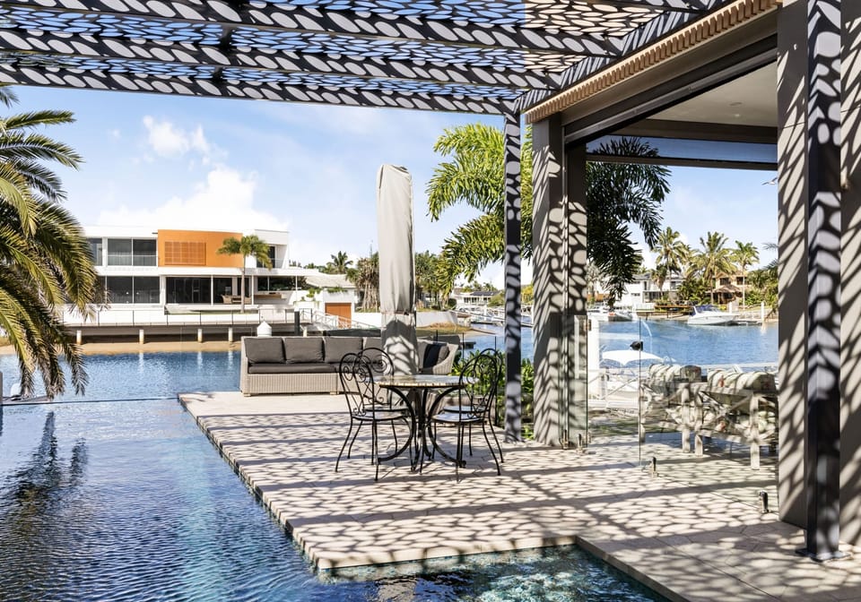 Minyama Magnificence: Light, Height, Luxury