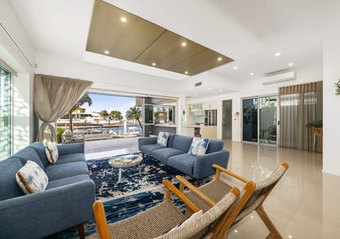 Minyama Magnificence: Light, Height, Luxury
