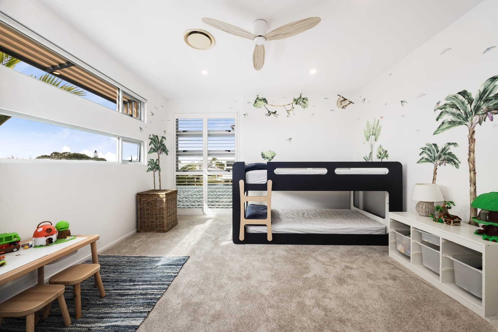 Minyama Magnificence: Light, Height, Luxury