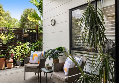 Sold by Angelina Sweeney & Ollie Lehmann