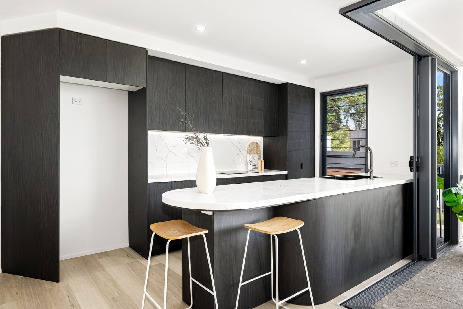 Contemporary & Chic Amongst Rainforest