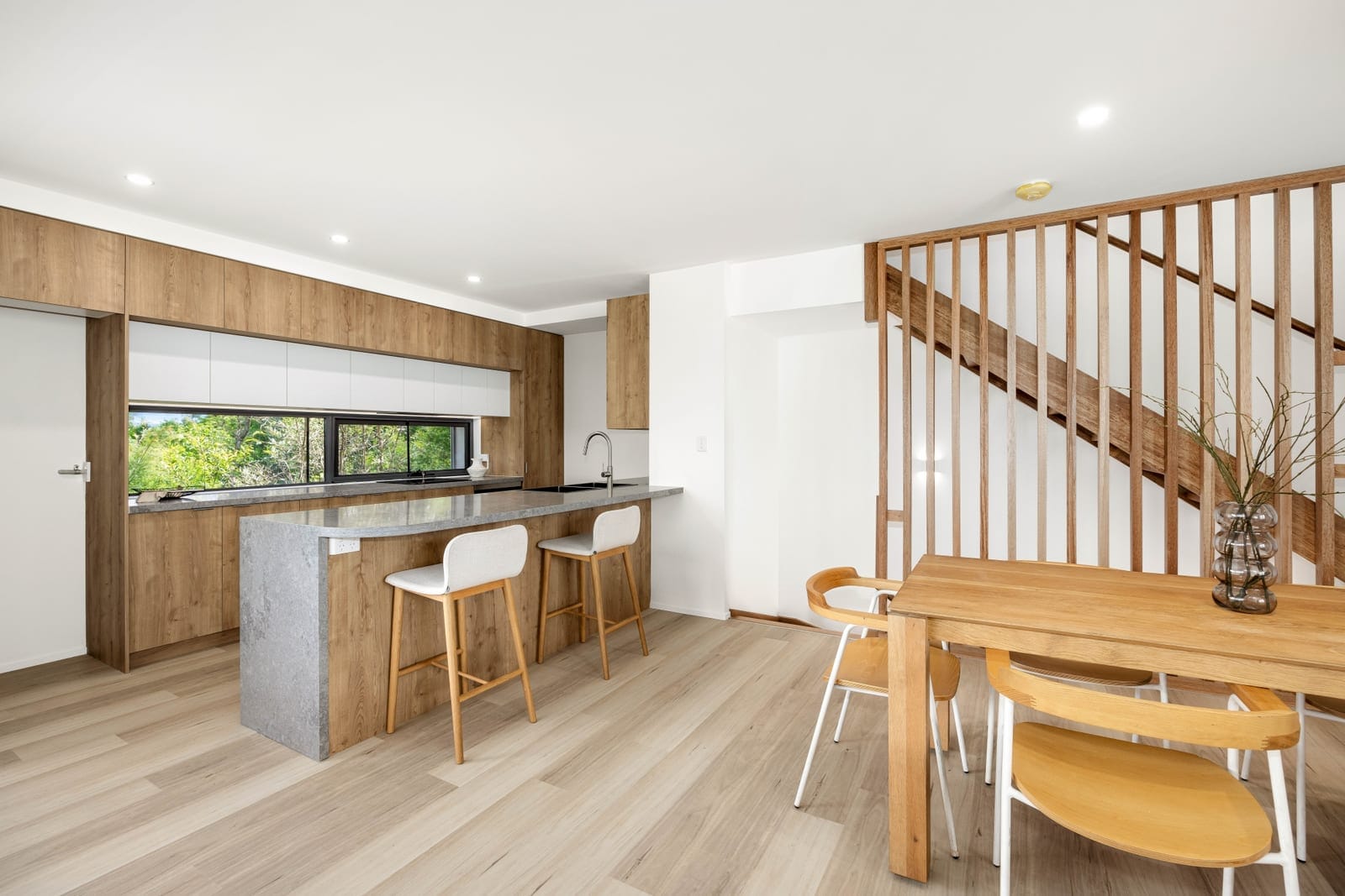 Contemporary & Chic Amongst Rainforest