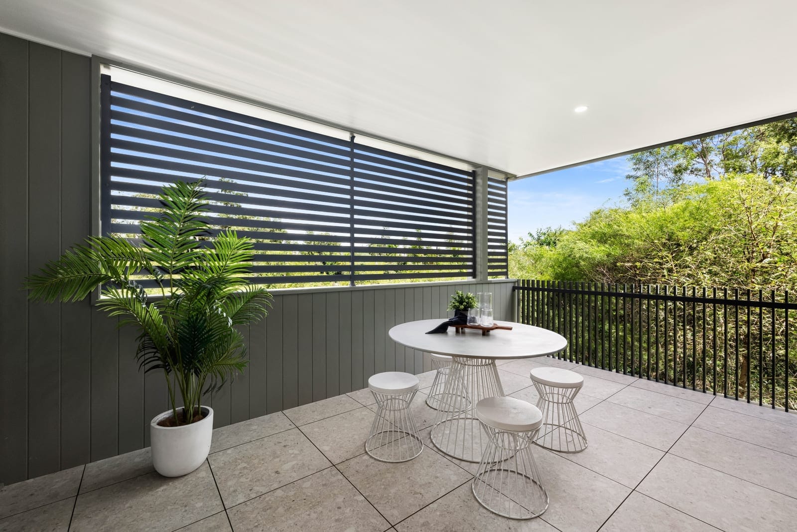 Contemporary & Chic Amongst Rainforest