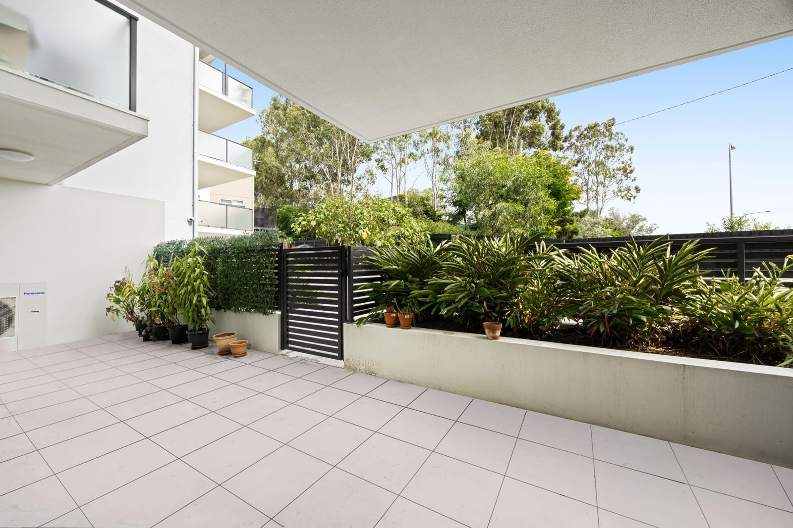 Prime Investment Opportunity: Spacious Ground-Floor Apartment