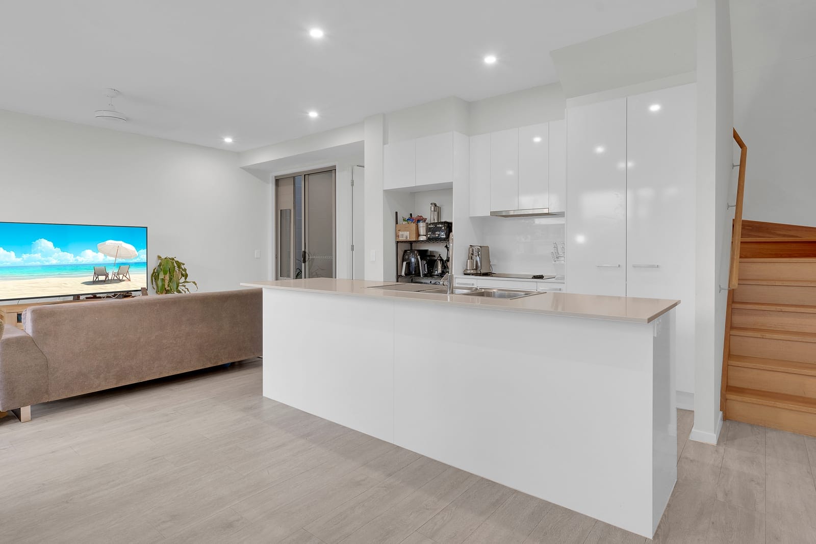 Bright 3-Bedroom Terrace in Sunshine Cove