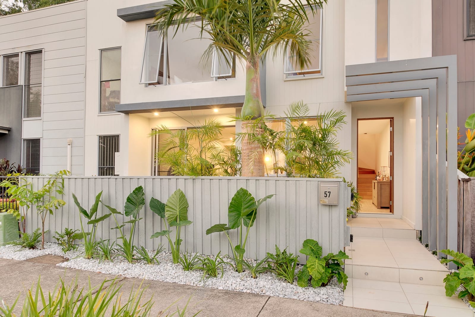 Bright 3-Bedroom Terrace in Sunshine Cove