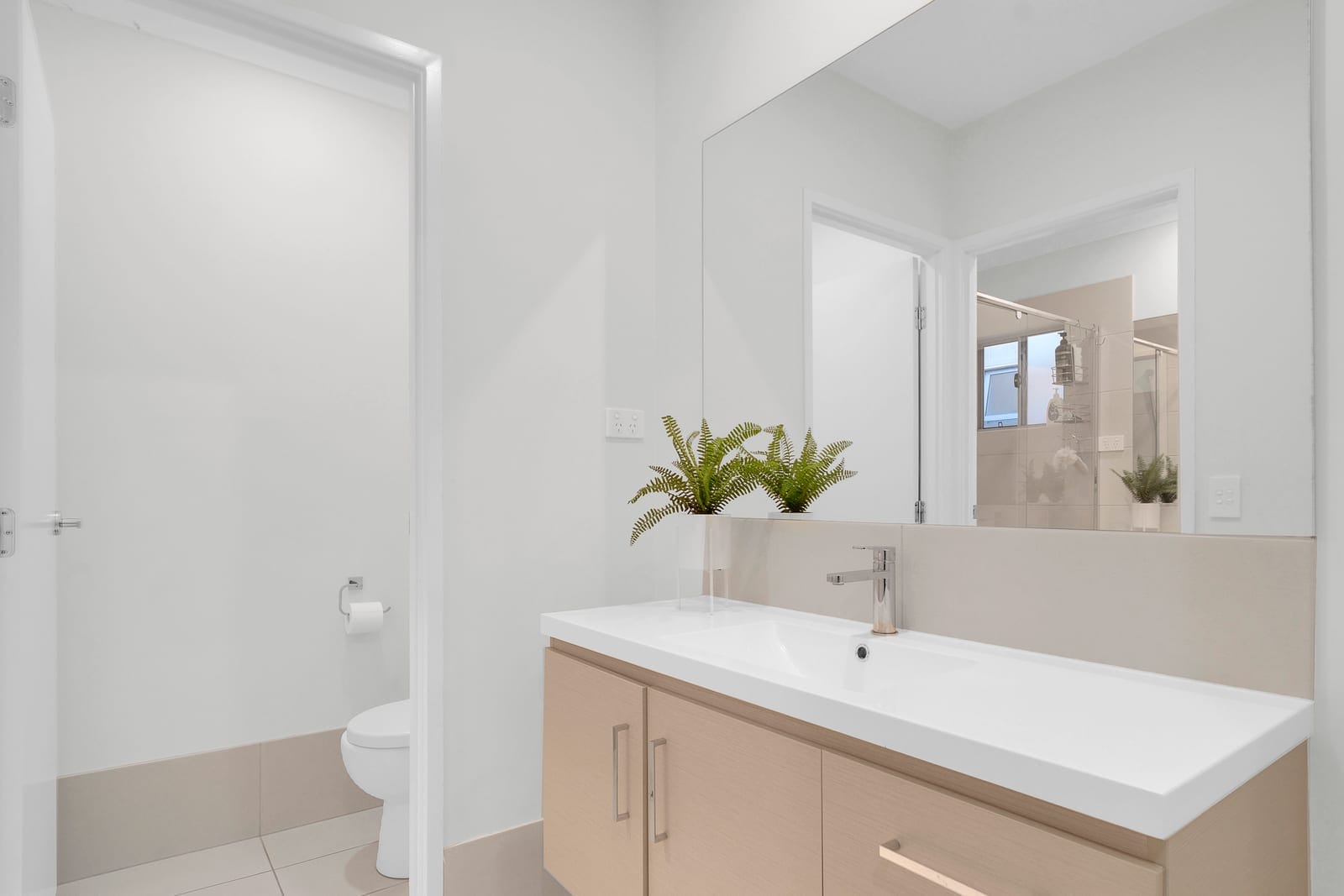 Bright 3-Bedroom Terrace in Sunshine Cove