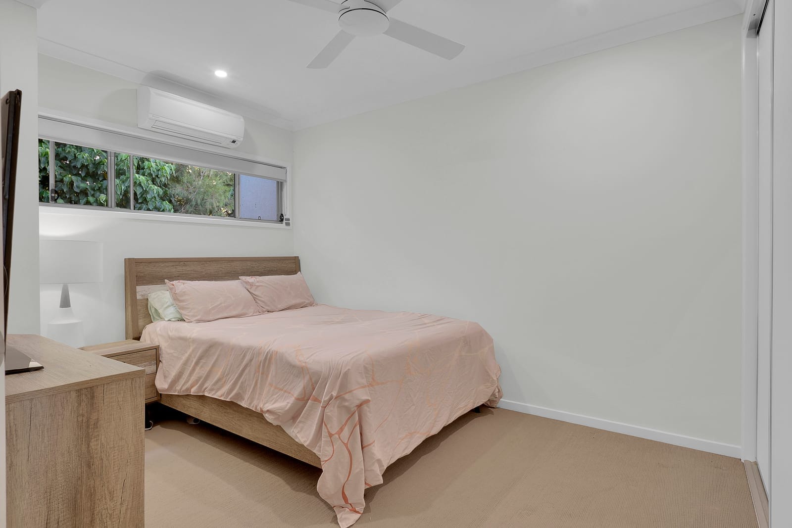 Bright 3-Bedroom Terrace in Sunshine Cove