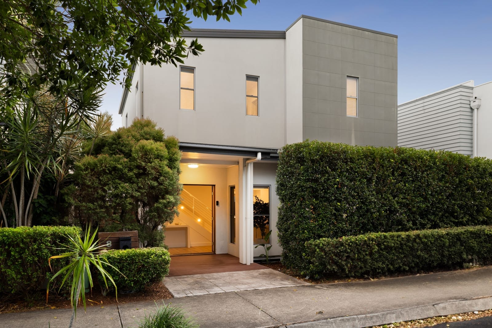Luxe Sunshine Stunner: Dual Street Access, Dual Living