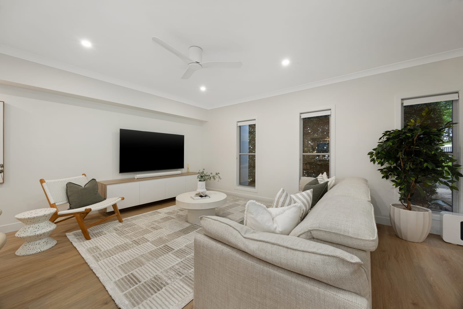 Luxe Sunshine Stunner: Dual Street Access, Dual Living