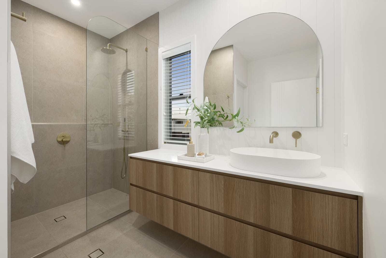 Luxe Sunshine Stunner: Dual Street Access, Dual Living