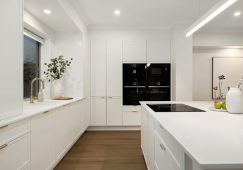 Luxe Sunshine Stunner: Dual Street Access, Dual Living