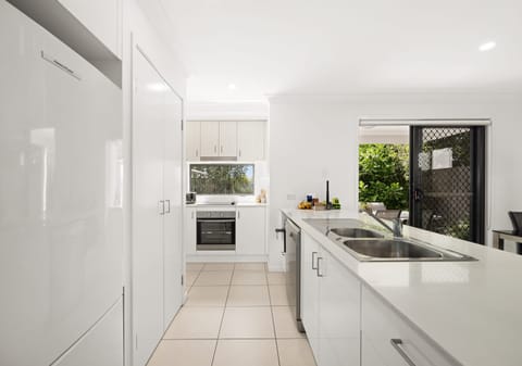 A Tenant-Occupied Gem: Sophisticated Townhouse in Thornlands