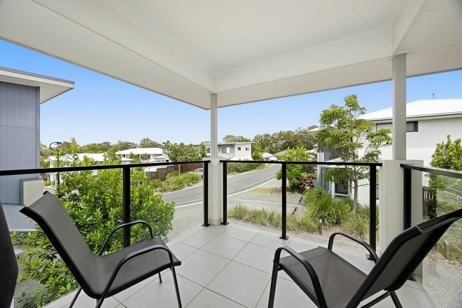 A Tenant-Occupied Gem: Sophisticated Townhouse in Thornlands