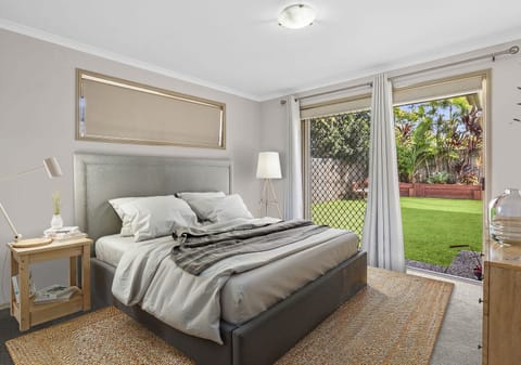 Sunshine Coast Family Living at Its Best – Walk to Everything!