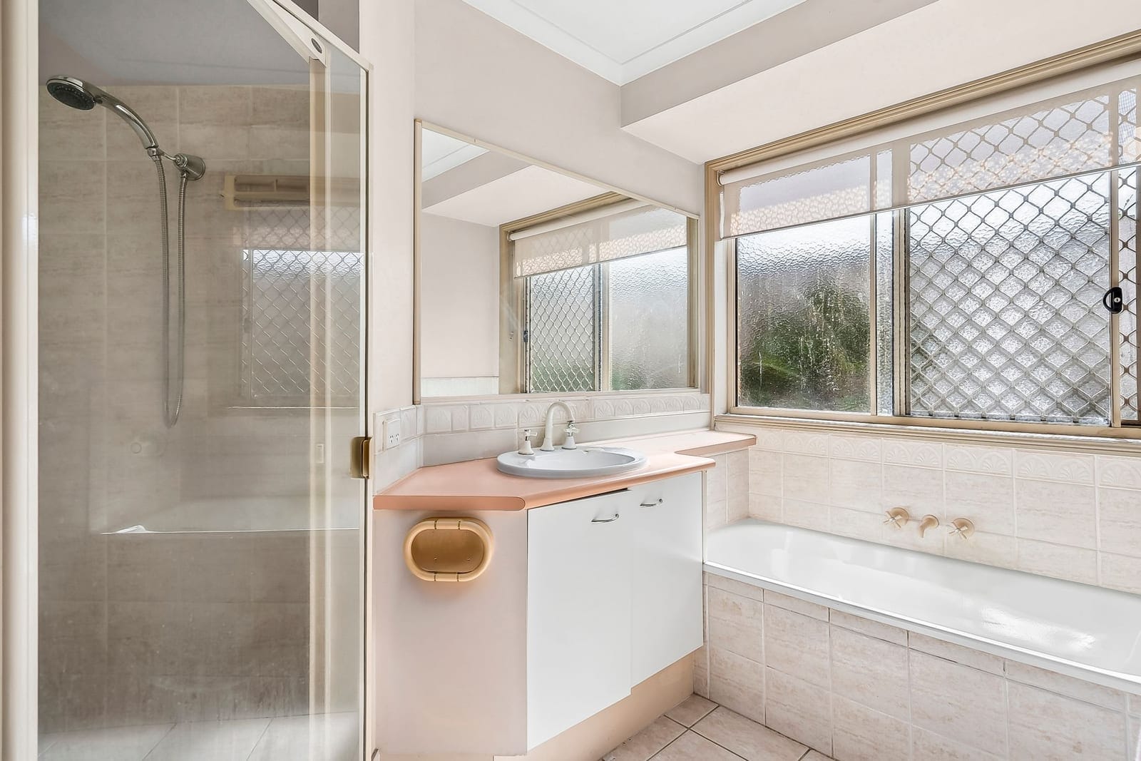 Sunshine Coast Family Living at Its Best – Walk to Everything!