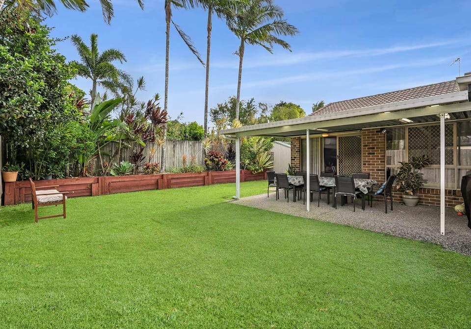 Sunshine Coast Family Living at Its Best – Walk to Everything!