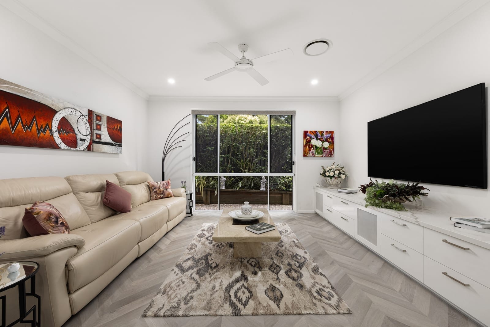 Modern Elegance on Top of Buderim