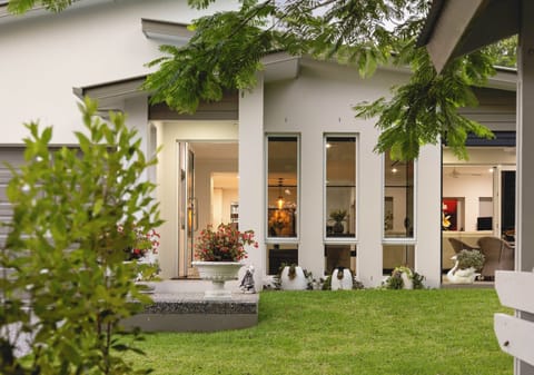 Modern Elegance on Top of Buderim
