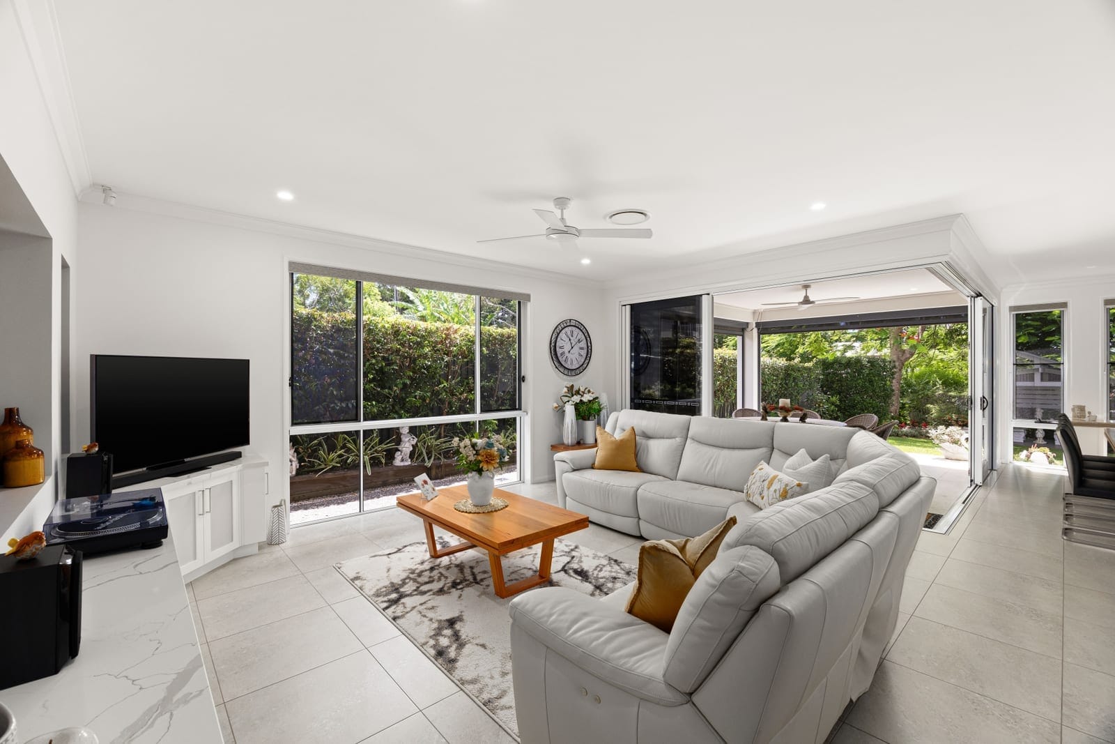 Modern Elegance on Top of Buderim