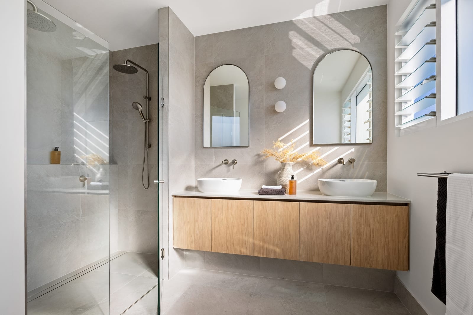 Elegant, Designer Living in GOLDEN Location