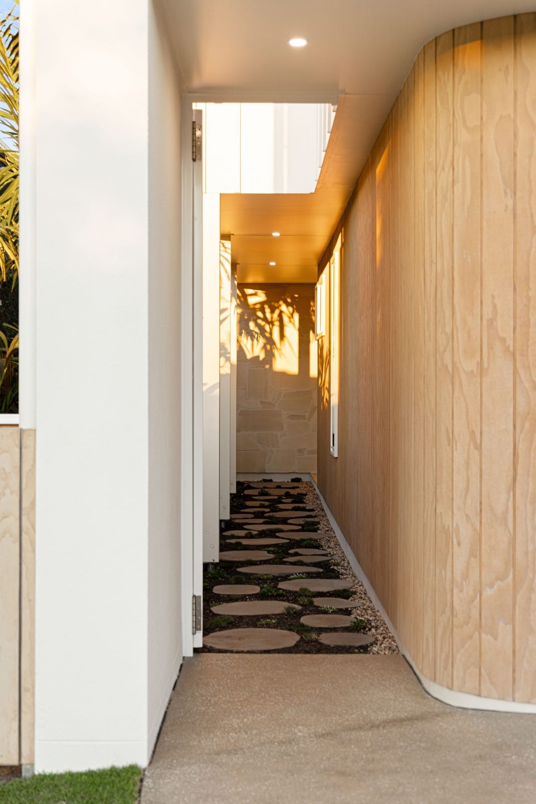 Elegant, Designer Living in GOLDEN Location