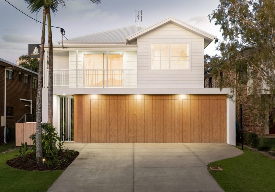 Elegant, Designer Living in GOLDEN Location