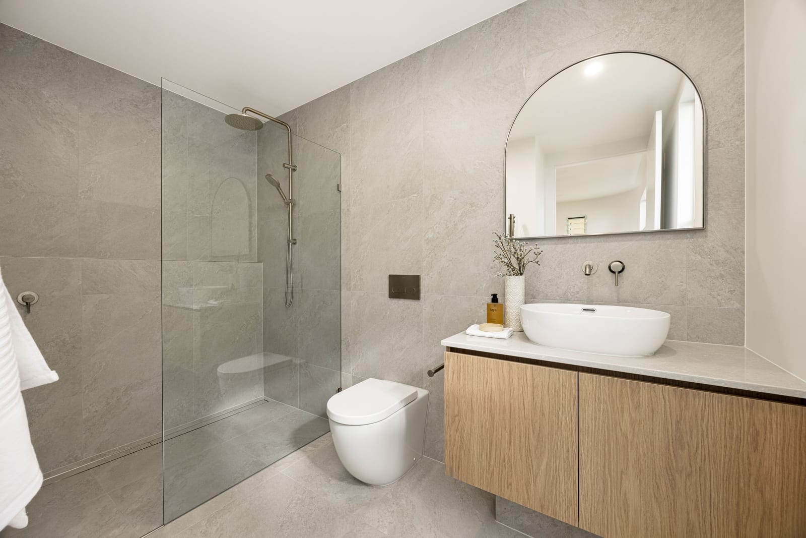 Elegant, Designer Living in GOLDEN Location
