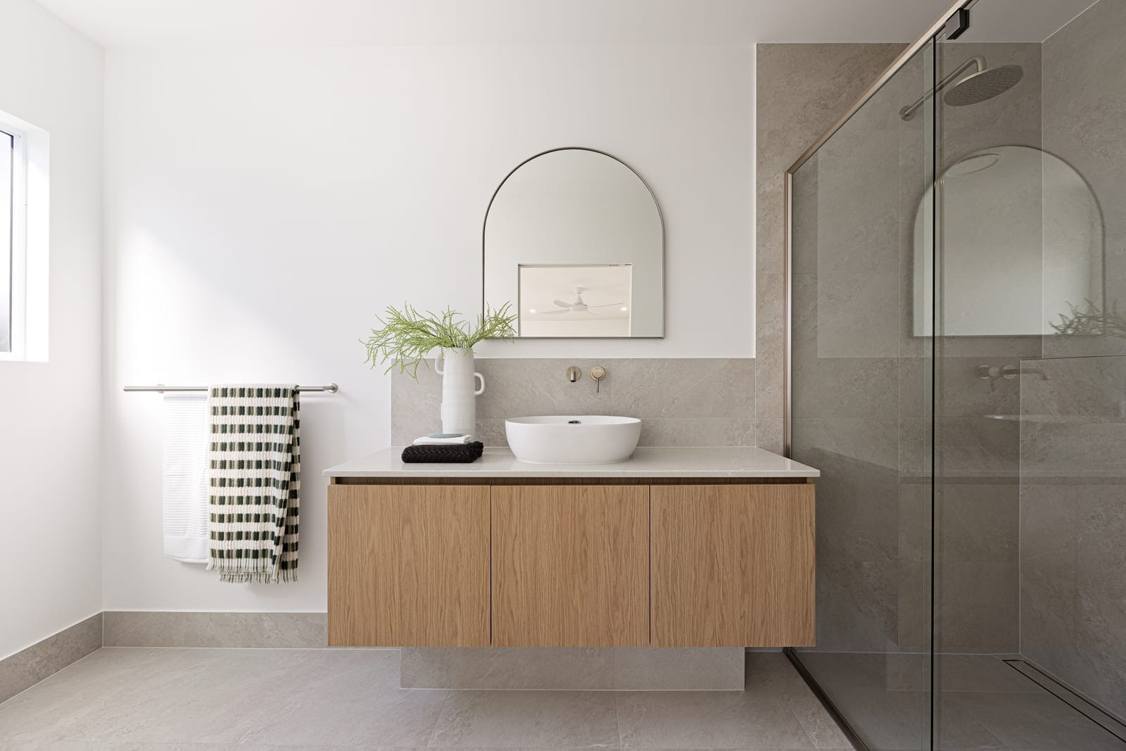 Elegant, Designer Living in GOLDEN Location