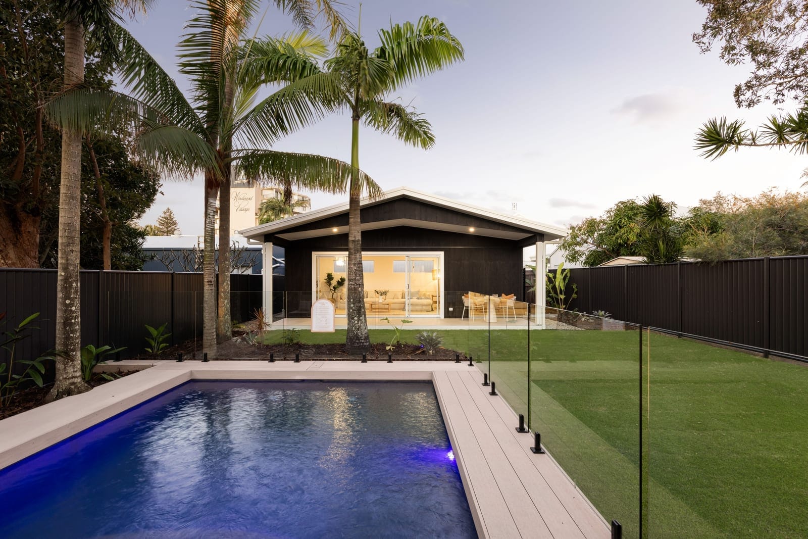 Elegant, Designer Living in GOLDEN Location