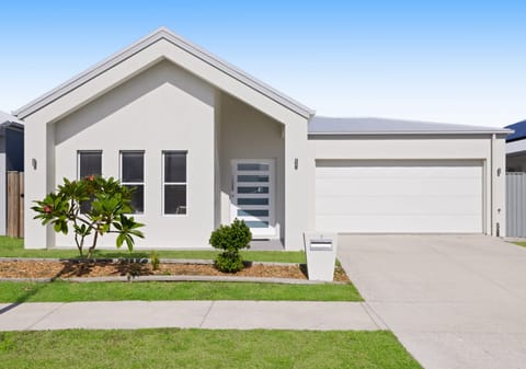 Contemporary Luxury, Effortless Elegance, Low Maintenance Living!