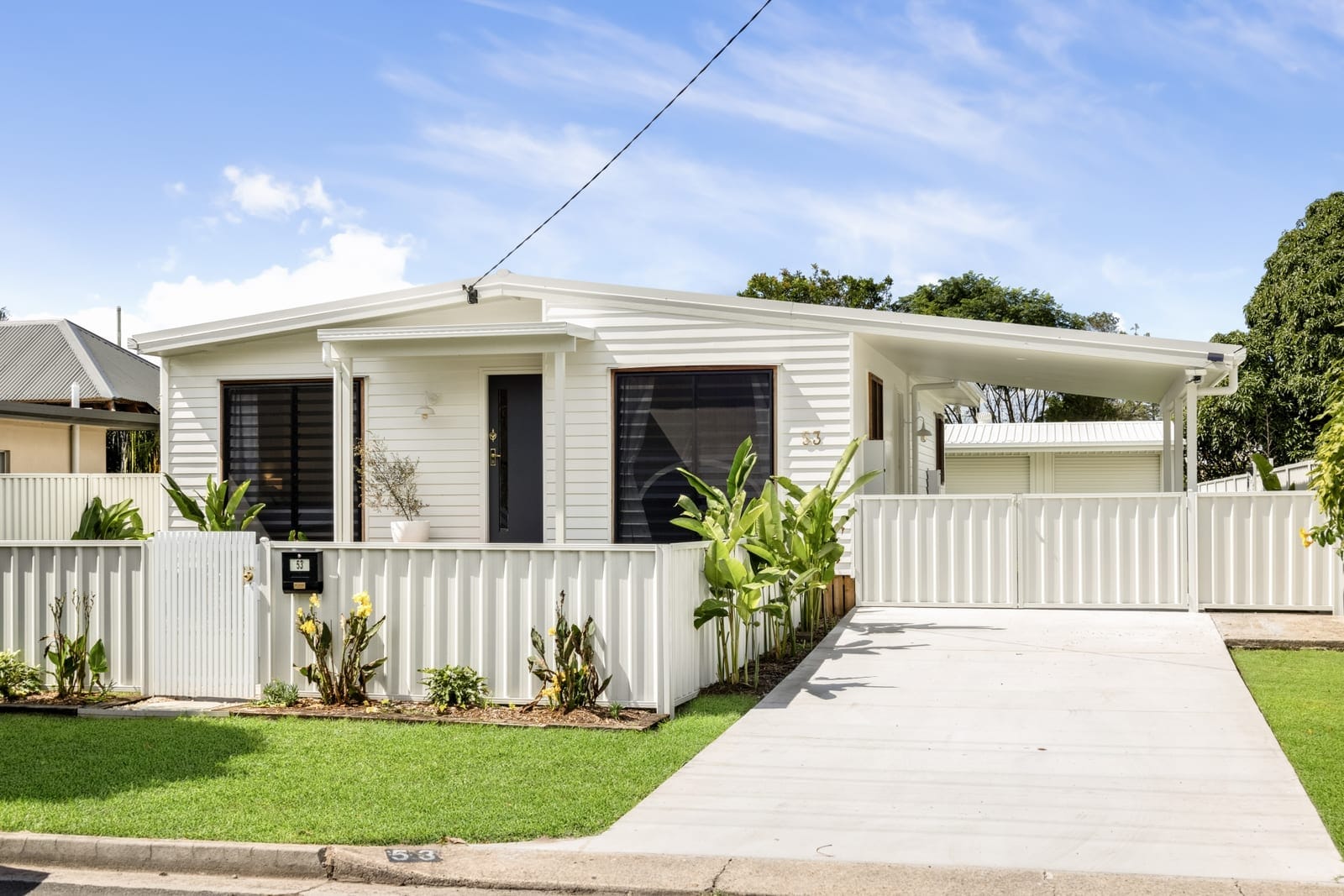 Golden Charmer: Location, Lifestyle with Side Access