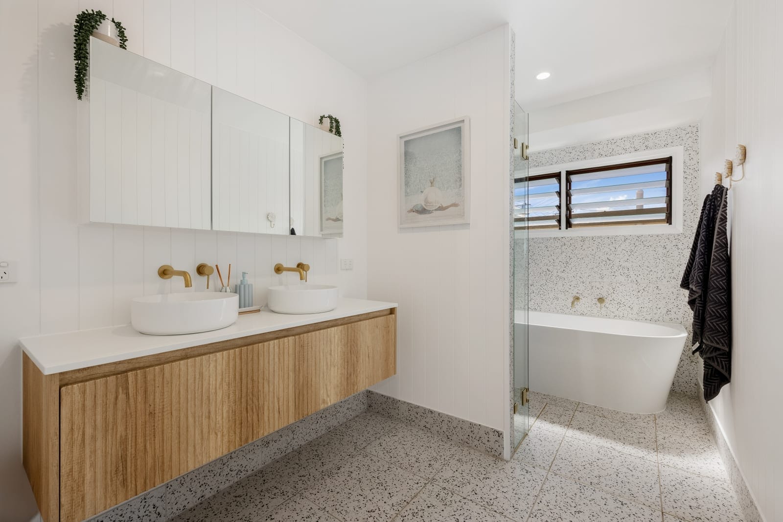 Golden Charmer: Location, Lifestyle with Side Access