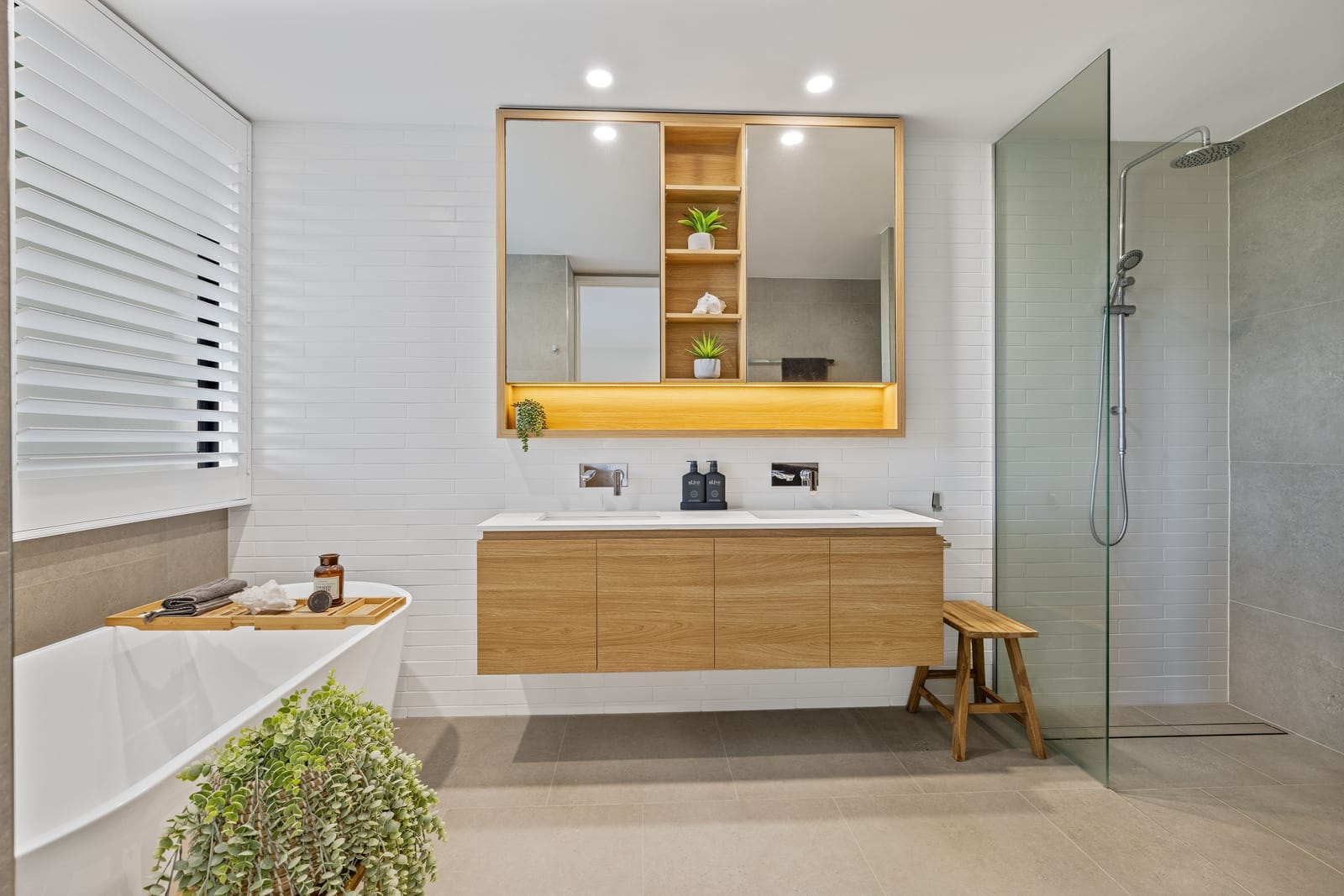 Freehold Beach House With Views and Private Lift