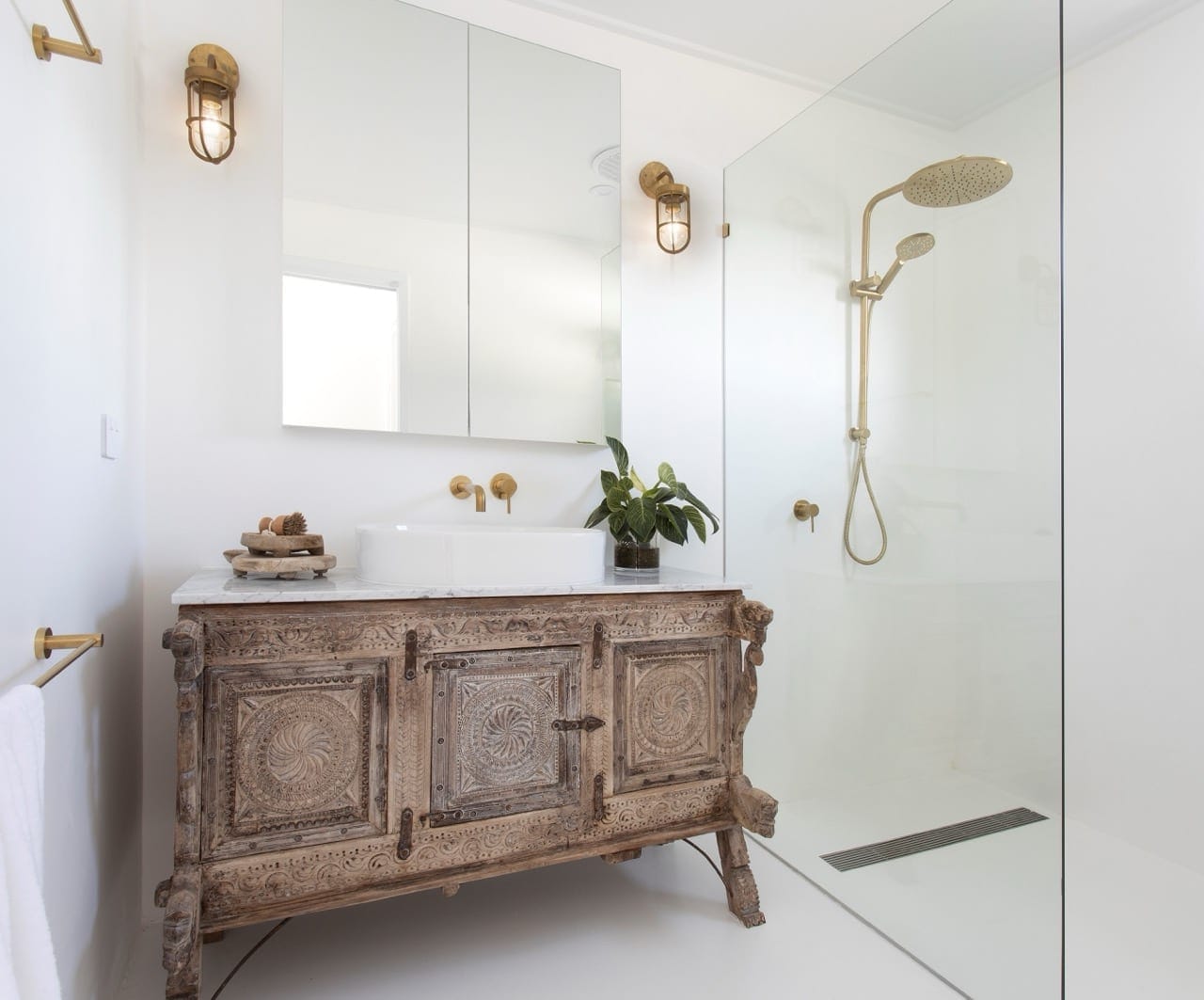 Ultimate Flexibility: Coastal Luxe Lifestyle + Income + 2 Dwellings