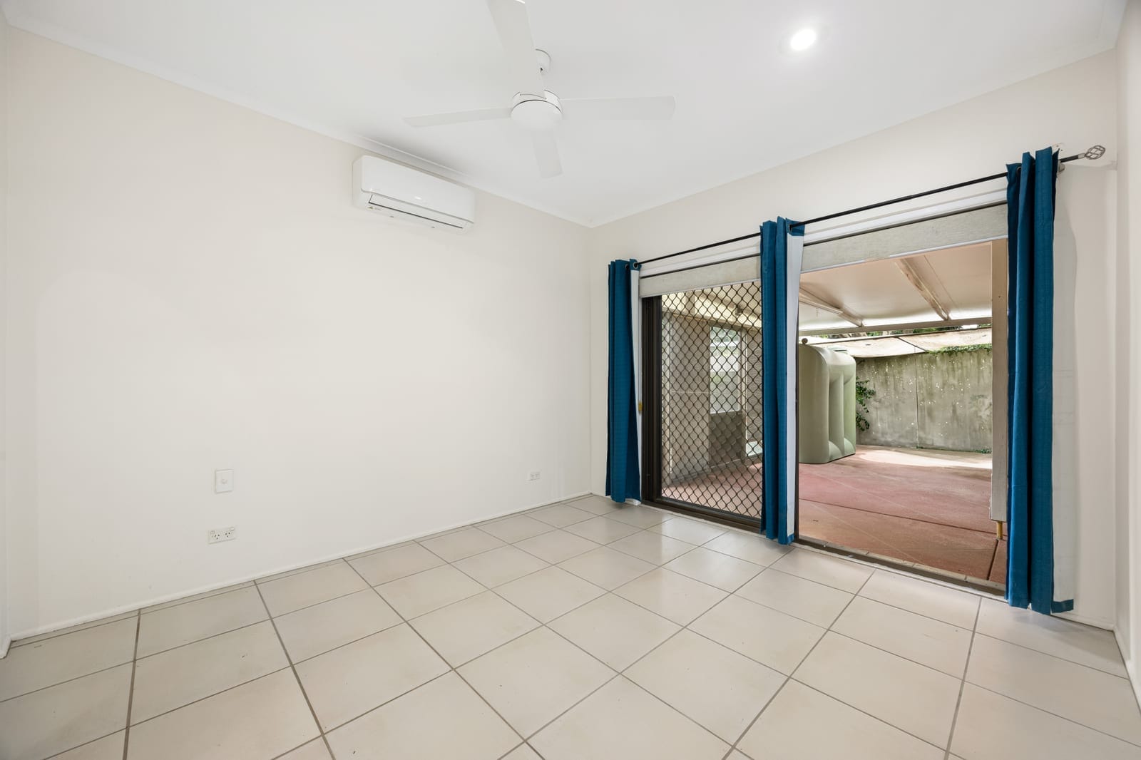 800m2 PRIME Location: Rebuild or Renovate!