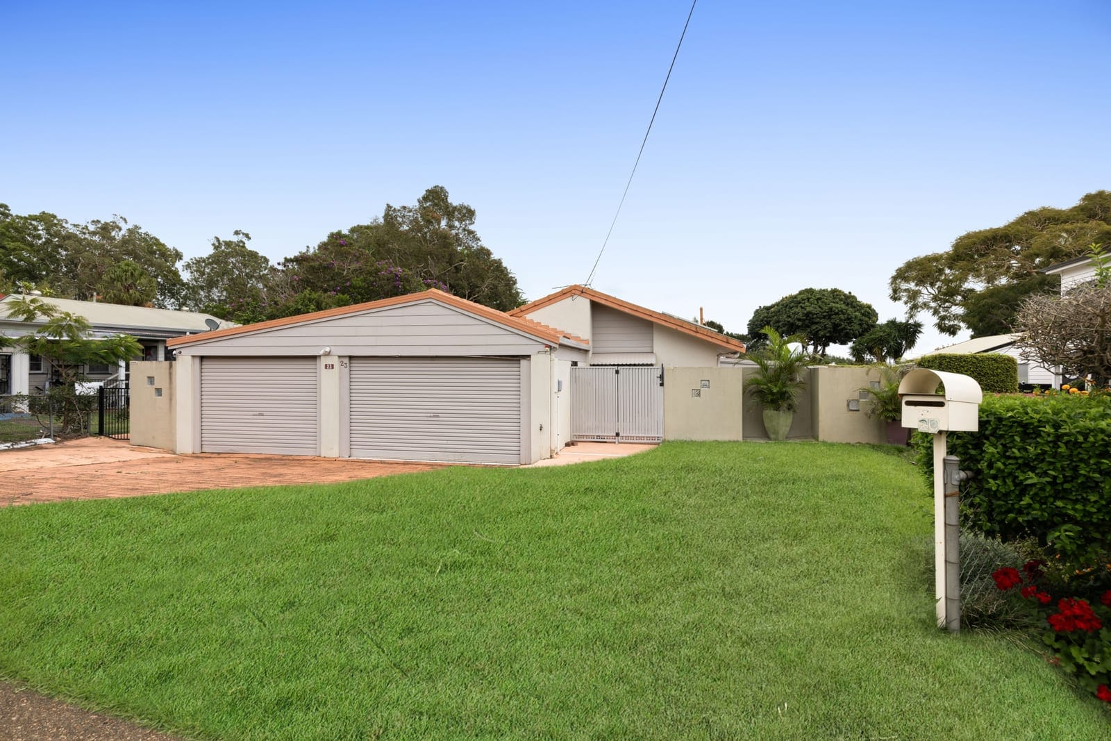800m2 PRIME Location: Rebuild or Renovate!