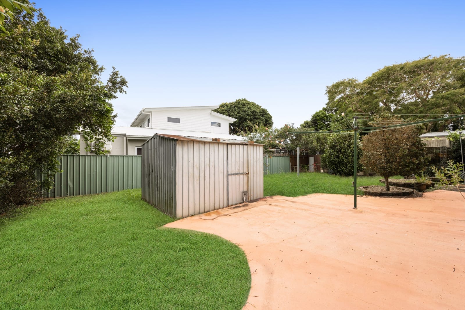 800m2 PRIME Location: Rebuild or Renovate!