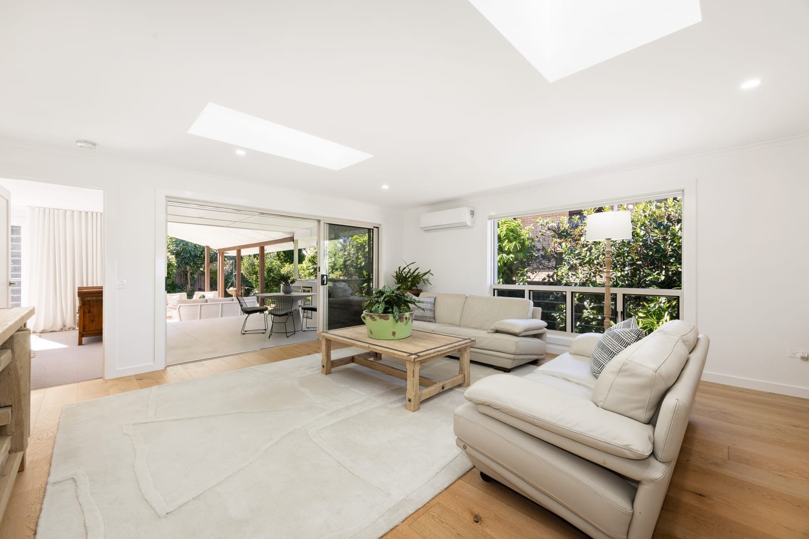 Level ¼ Acre On Top: Elegant Modern Living with Views