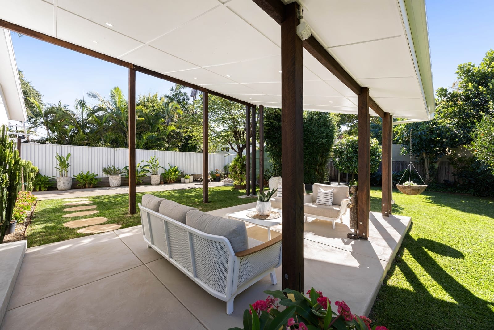 Level ¼ Acre On Top: Elegant Modern Living with Views