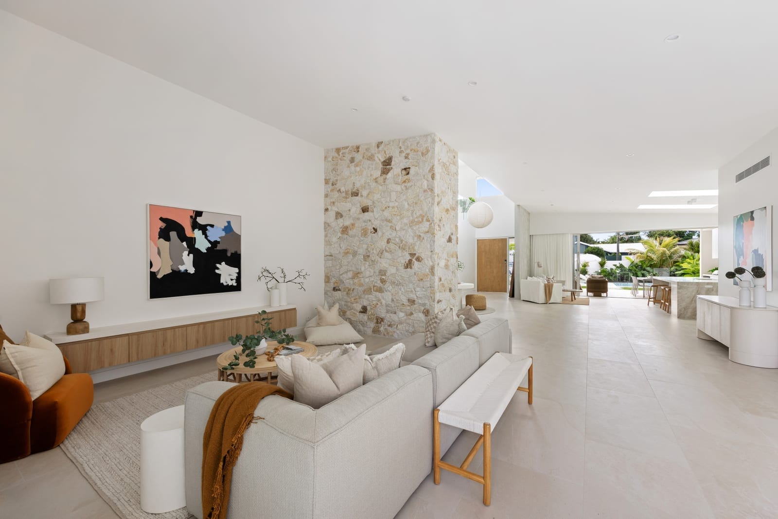 Brand New Bespoke Build: Elegant North Facing Entertainer