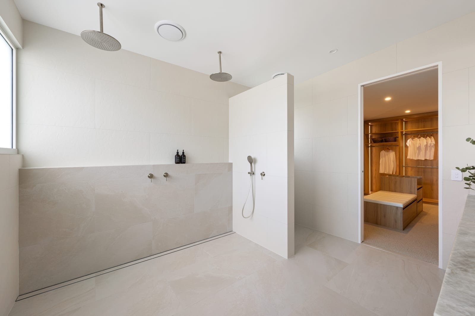 Brand New Bespoke Build: Elegant North Facing Entertainer