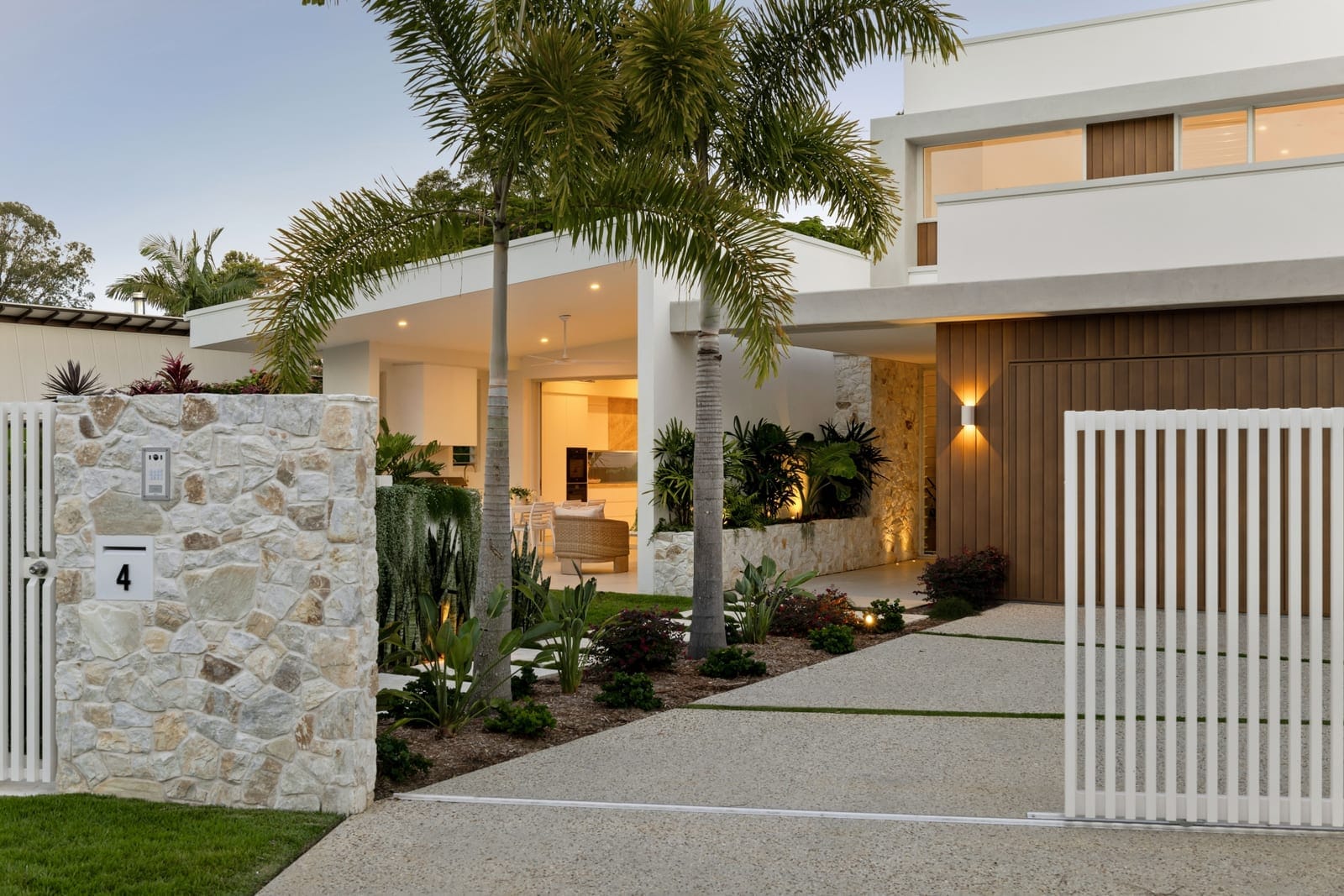 Brand New Bespoke Build: Elegant North Facing Entertainer