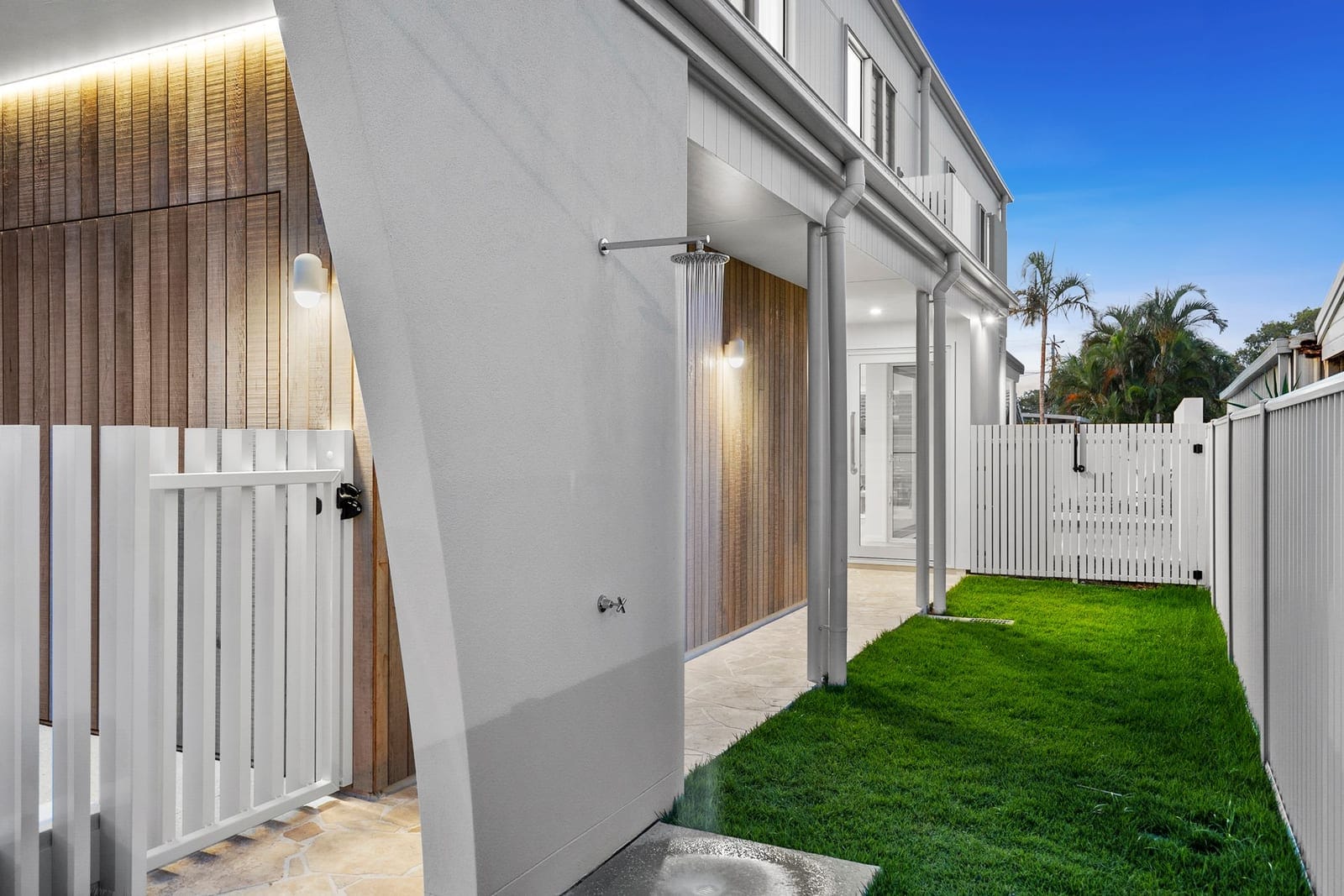 Brand New, High-End Designer Living!