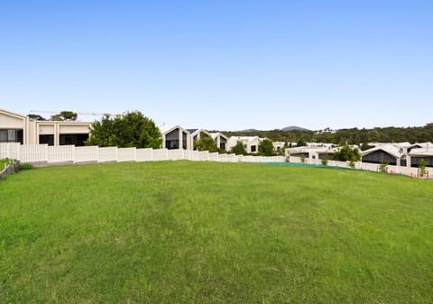 Build-Ready Vacant Land: Prime Lifestyle Location